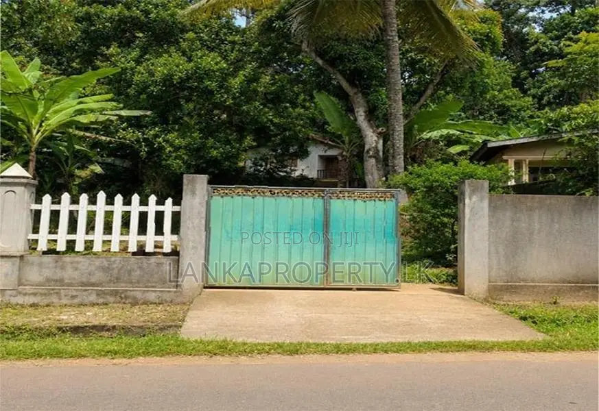 Complete House with 33 Perches for Sale – Matale.