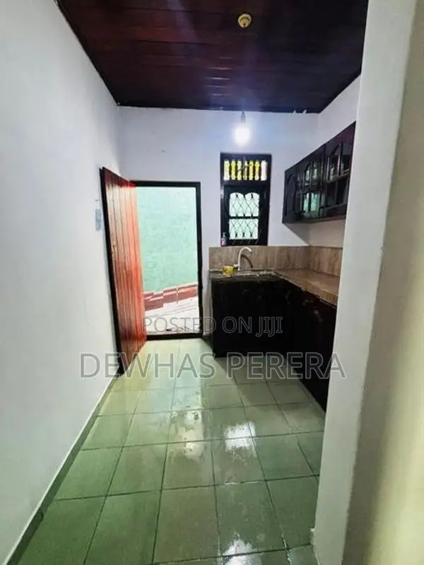 housevfor sale tewatta road kanddaliydda paluwa ragama