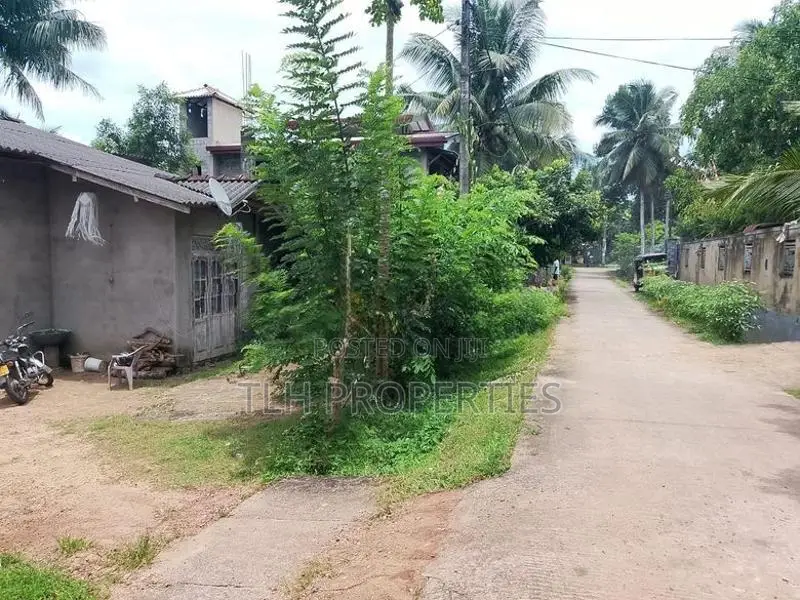 10p Land with House at Bellapitiya
