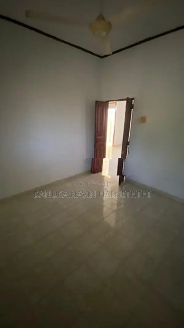 Spacious 3BR Apartment Private Floor for Rent – Rathmalana
