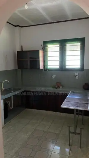 Spacious 3BR Apartment Private Floor for Rent – Rathmalana