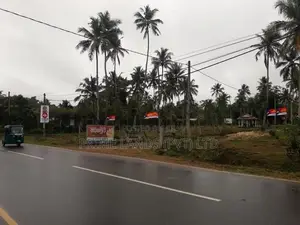 කුලියාපිටිය - බෝවත්ත බස් පාරින් ඉඩමක්