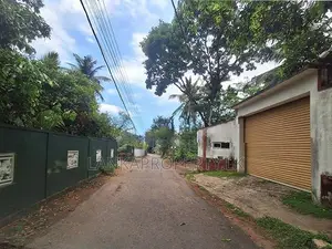 Land for Sale in Close to Kadawatha Town.