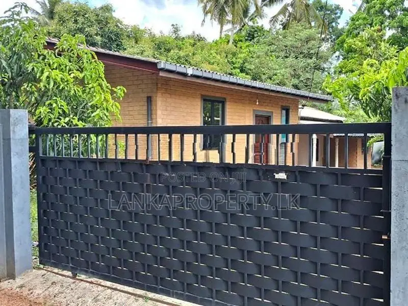 Residential Land with House for Sale – Yakkala