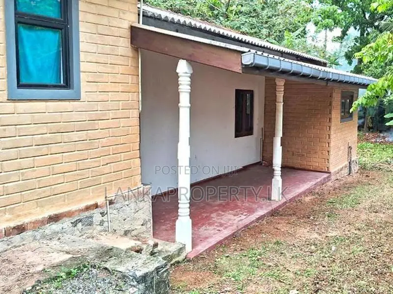 Residential Land with House for Sale – Yakkala