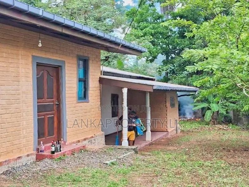 Residential Land with House for Sale – Yakkala