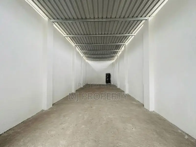 ( YC-1166) Valuable Commercial Shop Space Rent in Athurugiriya,Panagod