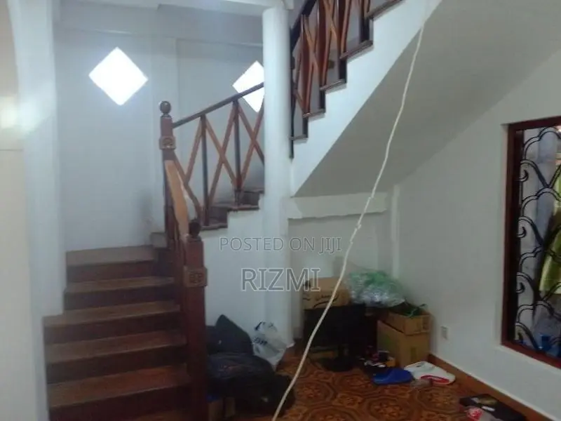 4BR 2 Storey House for Sale in Dehiwala Siriwardana Road Off Hill