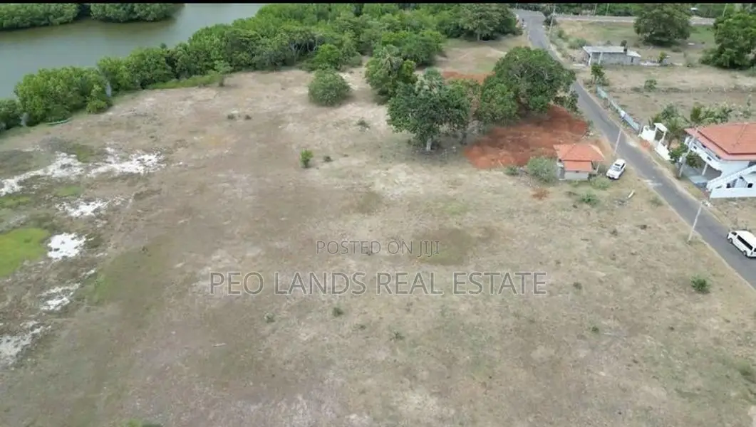 (SL1530) 19 Acre Land for Sale in Pottuvil akkaraipaththu Road Facing
