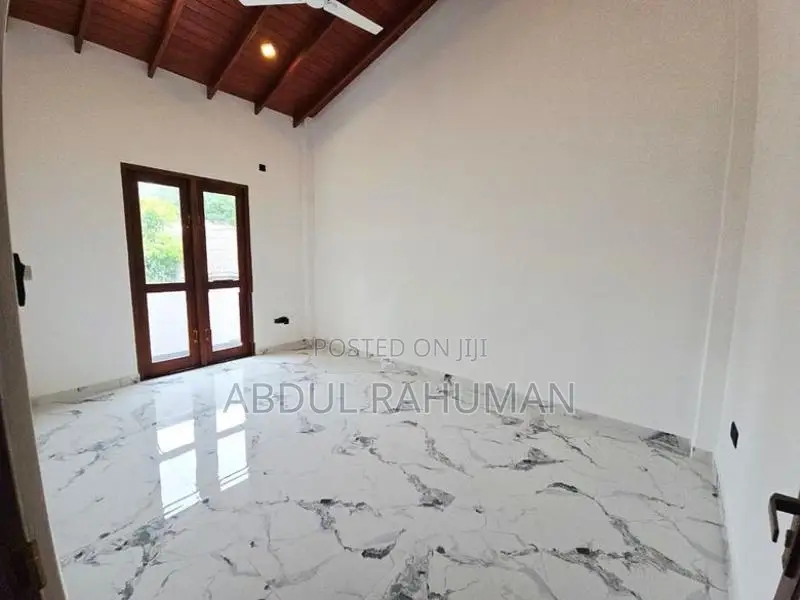2Story 7 Rooms Galle Town