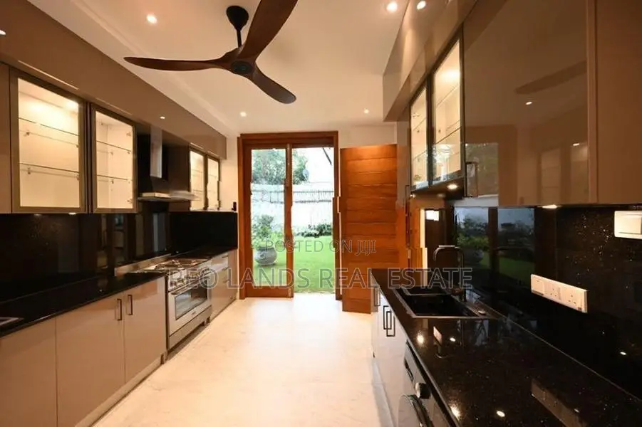 (SH1535) Modern Luxury Architect Designed House for Sale in Battaramul