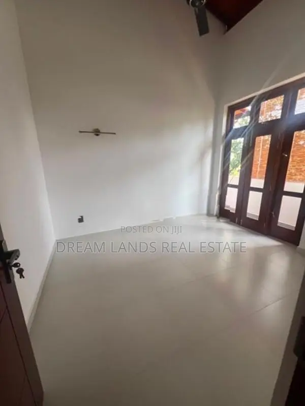 Newly built upstair unite for rent Homagama