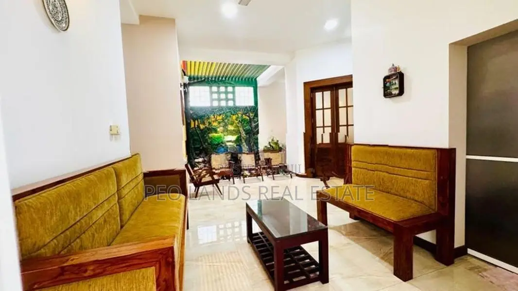 (SH1240) Luxury Three Storey House for Sale in Rajagiriya