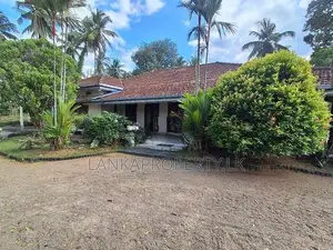 House for Sale in Malwathuhiripitiya, Gampaha.