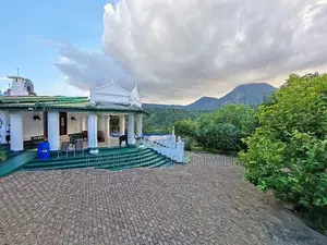 6.4 Acre Estate with a Luxury Bungalow for Sale in Mahawela Matale.