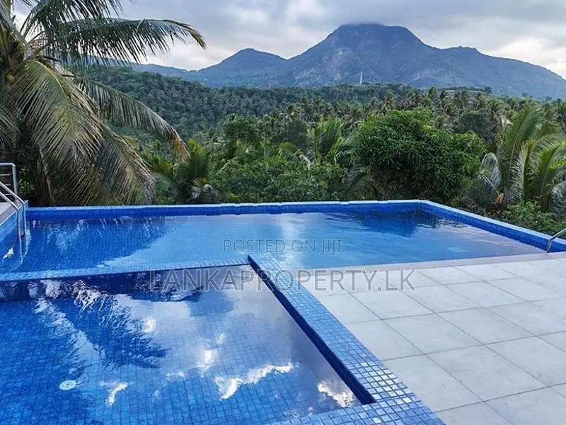 6.4 Acre Estate with a Luxury Bungalow for Sale in Mahawela Matale.