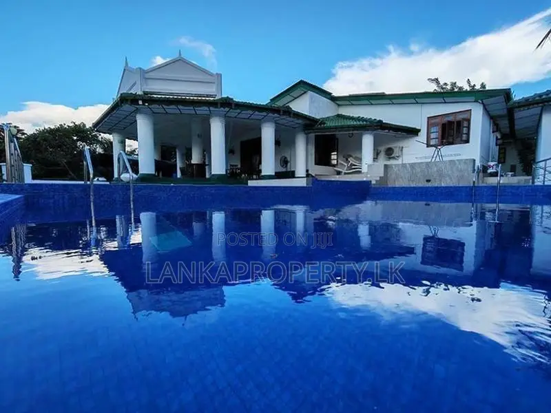 6.4 Acre Estate with a Luxury Bungalow for Sale in Mahawela Matale.