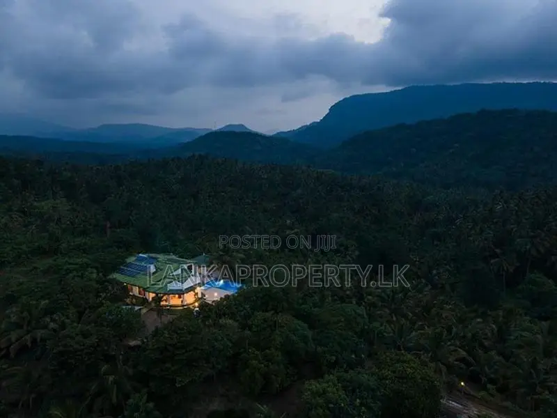 6.4 Acre Estate with a Luxury Bungalow for Sale in Mahawela Matale.