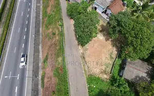 Prime Residential Land for sale near Kadawatha Town.