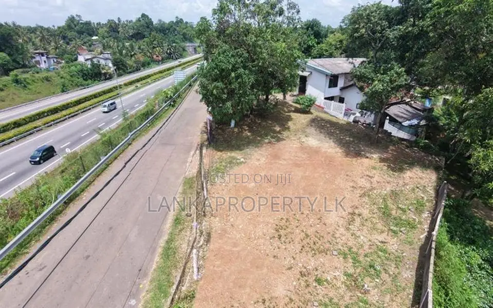 Prime Residential Land for sale near Kadawatha Town.