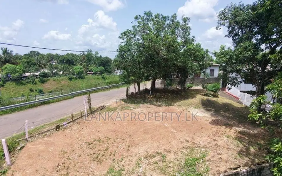 Prime Residential Land for sale near Kadawatha Town.