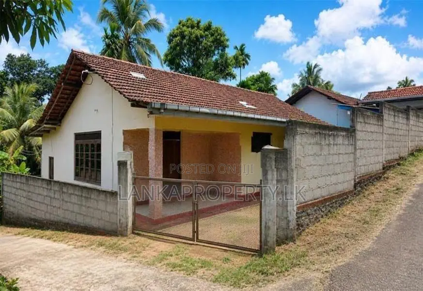 20 Perches Land with a simple single-storey house for sale in Yakkala