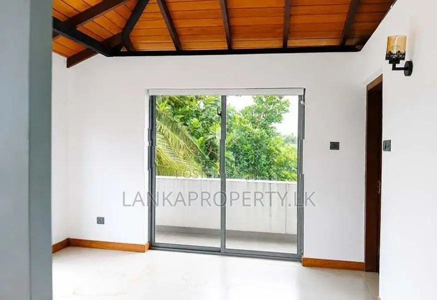 Luxury Four Storey House for Sale in Pagoda Road Pitakotte Nugegoda.