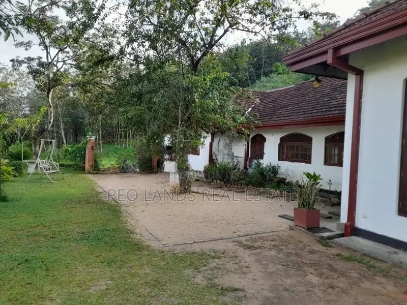 (AH75) Solar Powered colonial bangalow for Sale in Padukka