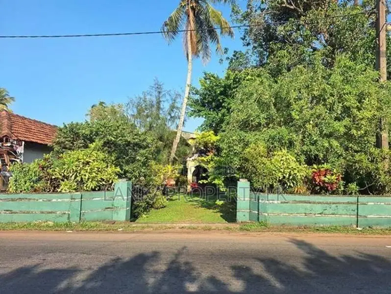 Galle Road Facing Prime Land for Sale in Kalutara.