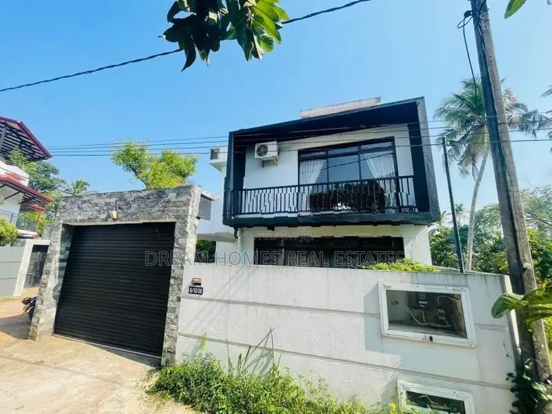 Luxurious 4-Bedroom House for Sale in Kiribathgoda - Makola