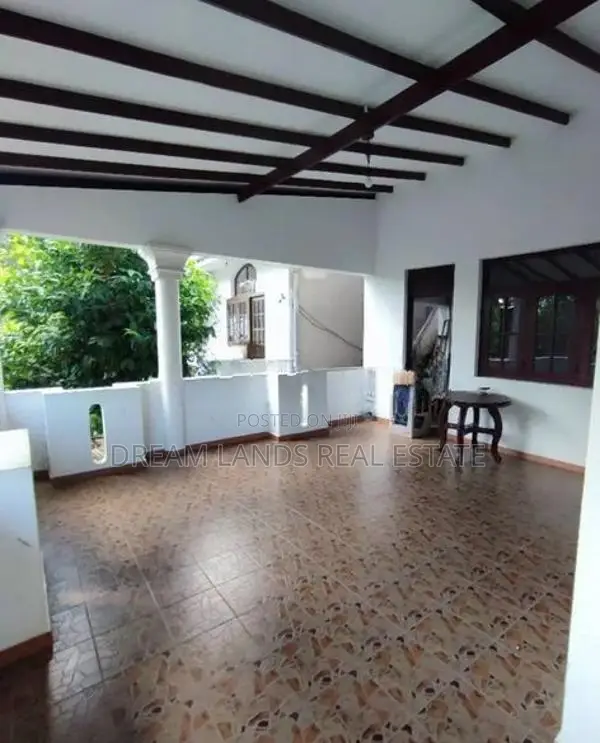 Upstair unit for rent near Ananada balika pitakotte