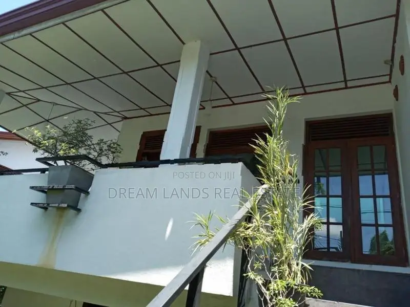 Upstair unit for rent colombo 5