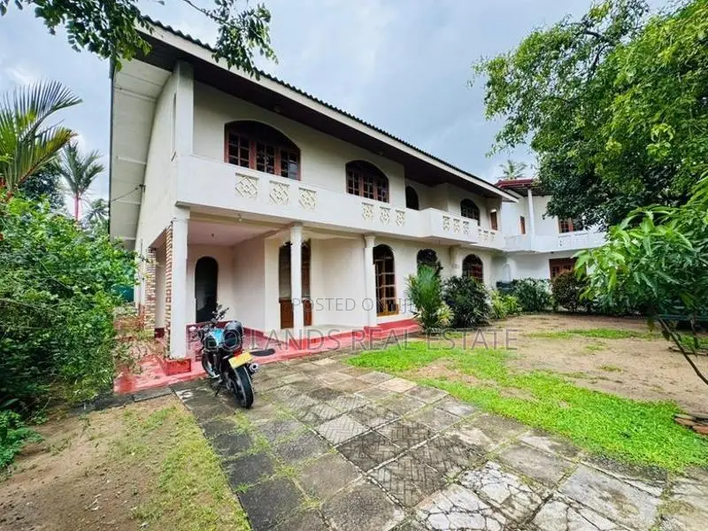 (AH16) Two Storey House for Sale in Pannipitiya