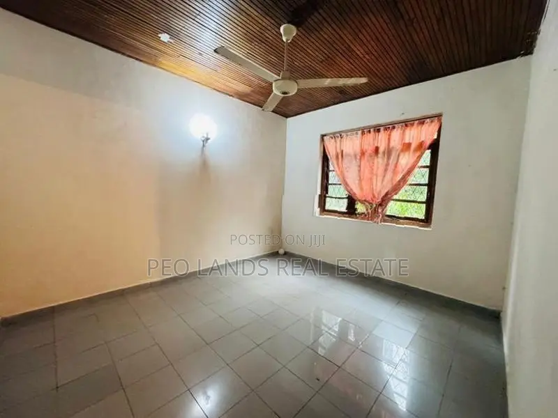 (AH16) Two Storey House for Sale in Pannipitiya