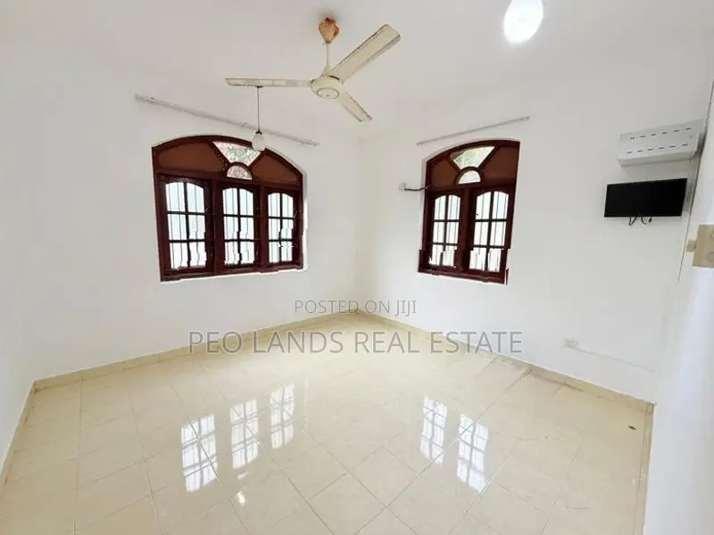 (SR1483) House for Rent in Heenatikumbura Road Battaramulla