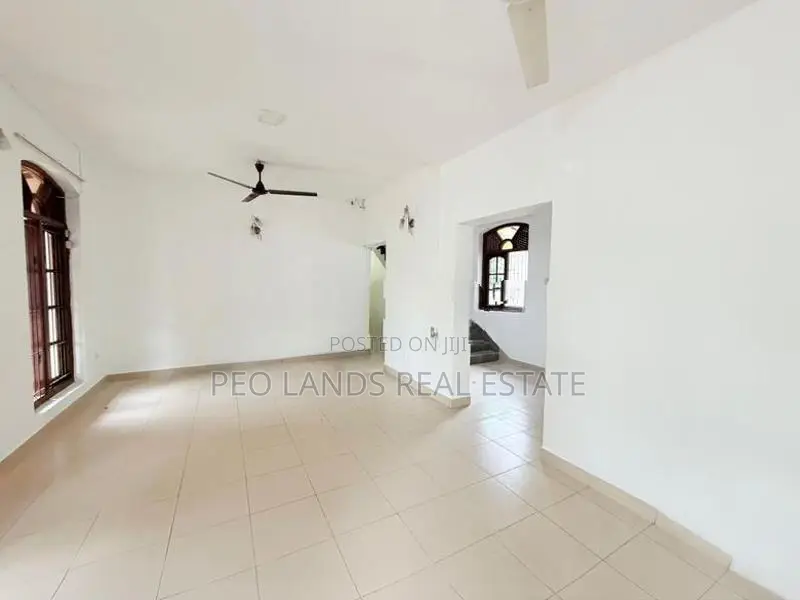 (SR1483) House for Rent in Heenatikumbura Road Battaramulla