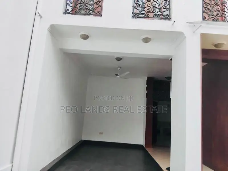(SR1575) Luxury Furnished 4BR House for Rent in Pelawatte, Battaramull