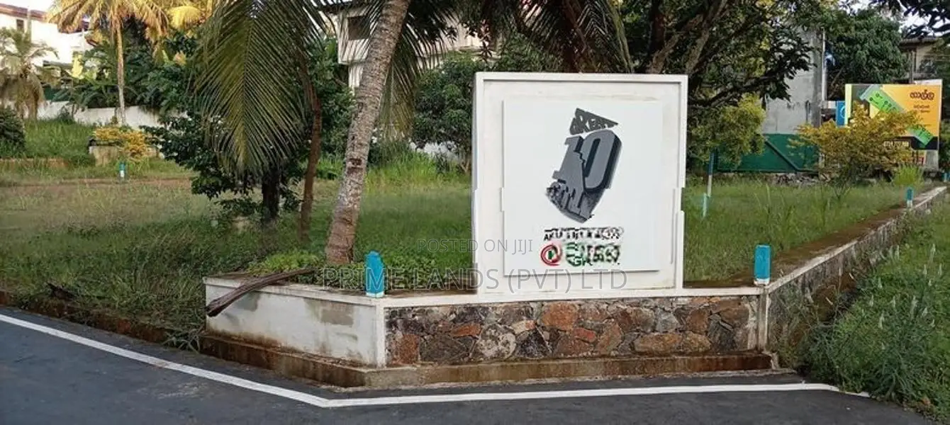 ගාල්ල බද්දේගම පාරට මුහුණලා කරාපිටිය නගරය ආසන්නයෙන් අගනා ඉඩම් කොටස්
