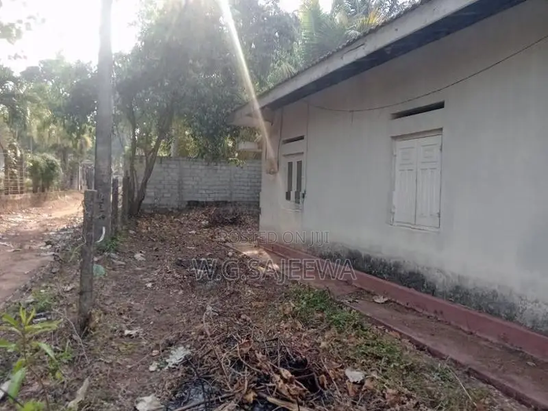 109 Perch Land with House for Sale Nainamadama, Wennappuwa