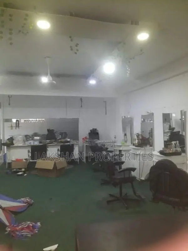 Saloon Space For Rent In Boralesgamuwa දිවුලපිටිය