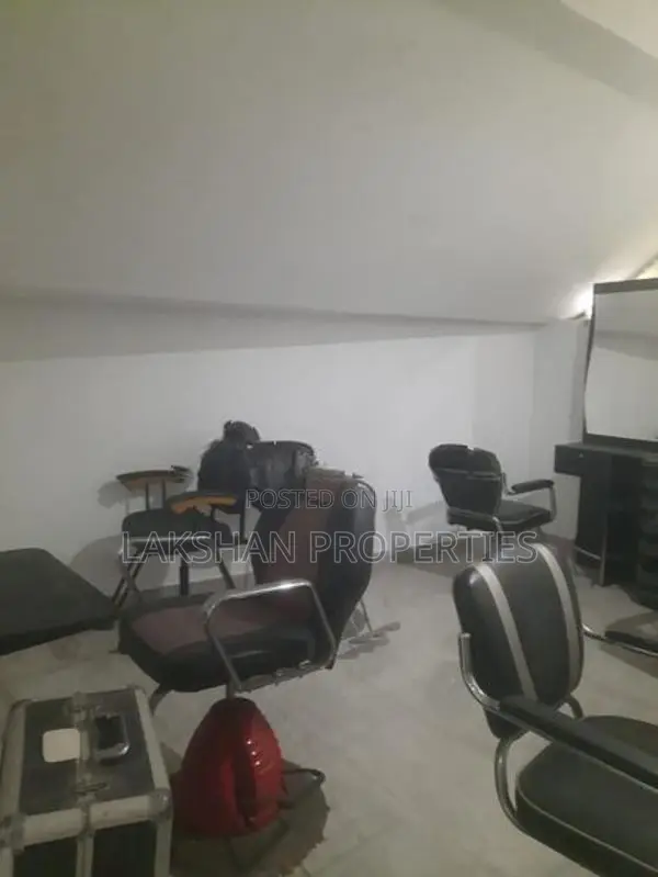 Saloon Space For Rent In Boralesgamuwa දිවුලපිටිය
