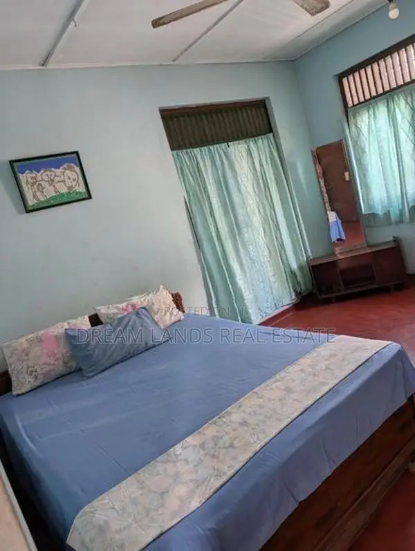 Two story house rent for girls dehiwela