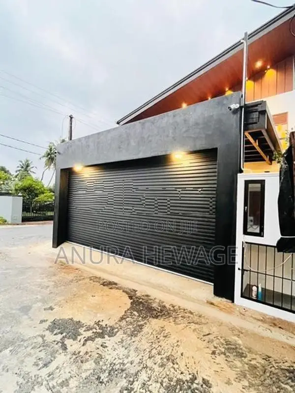 මාලබේ, කහන්තොට සුඛෝපභෝගී විලා වර්ගයේ නිවසක් විකිණීමට ඇත. (ID : MALB016