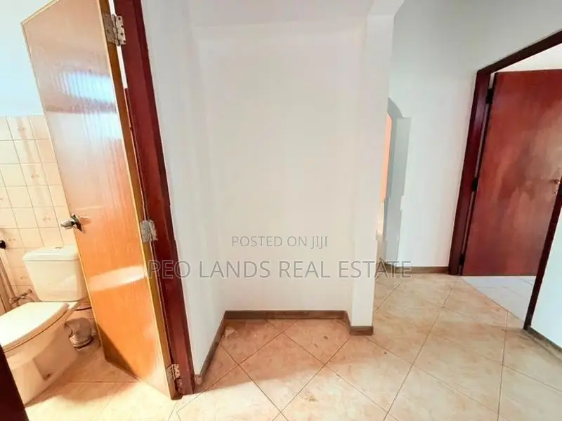 (SR1589) Spacious 4-Bedroom House for Rent in Battaramulla