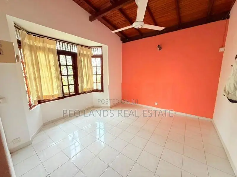 (SR1589) Spacious 4-Bedroom House for Rent in Battaramulla