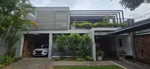 Spacious 4 BR Residence with Generous Land Extent in Nugegoda | SH1538