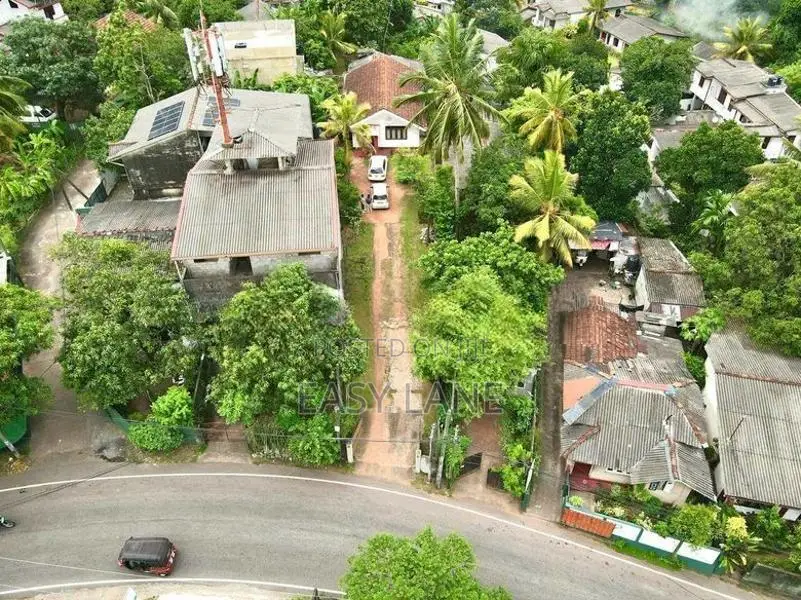 මුල්ලේරියාව උඩුමුල්ල පාරේ නේවාසික බිම් කොටසක් විකිණීමට ඇත