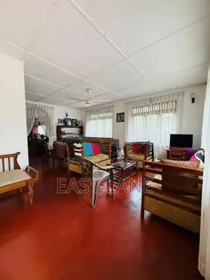 මුල්ලේරියාව උඩුමුල්ල පාරේ නේවාසික බිම් කොටසක් විකිණීමට ඇත