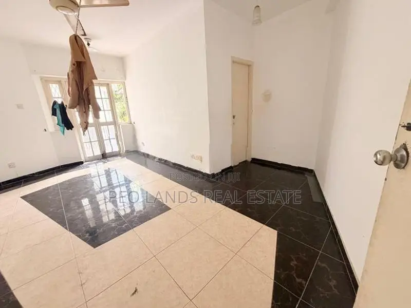 (SH1593) Multi-Storey House for Sale in Battaramulla
