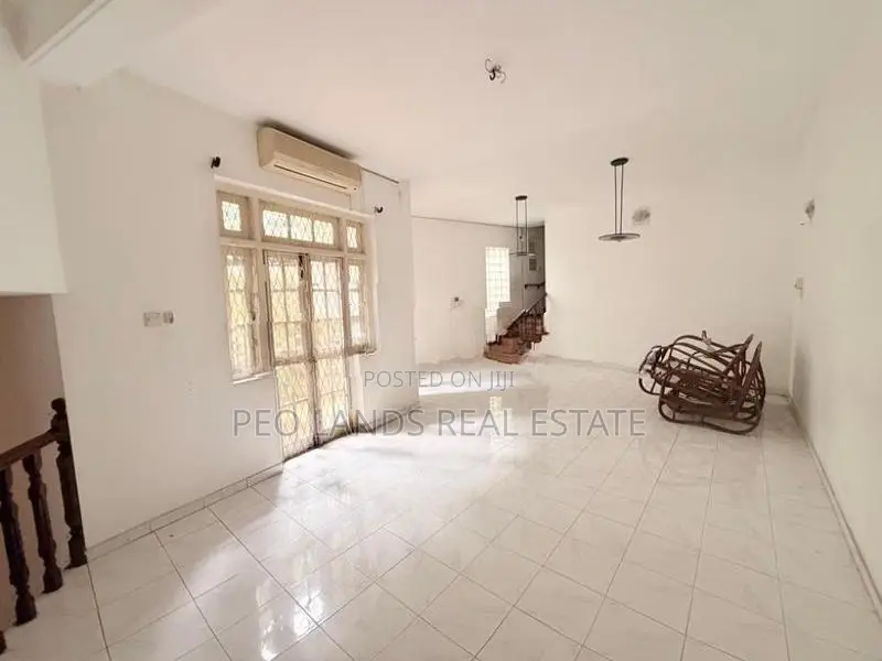 (SH1593) Multi-Storey House for Sale in Battaramulla